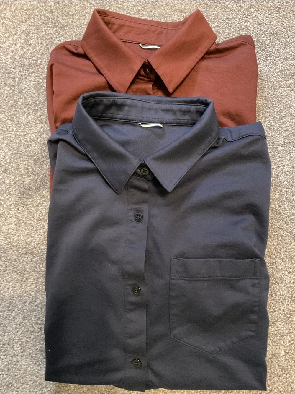 Lot of 2 KIT AND ACE women’s button down long sleeve, navy and burgundy